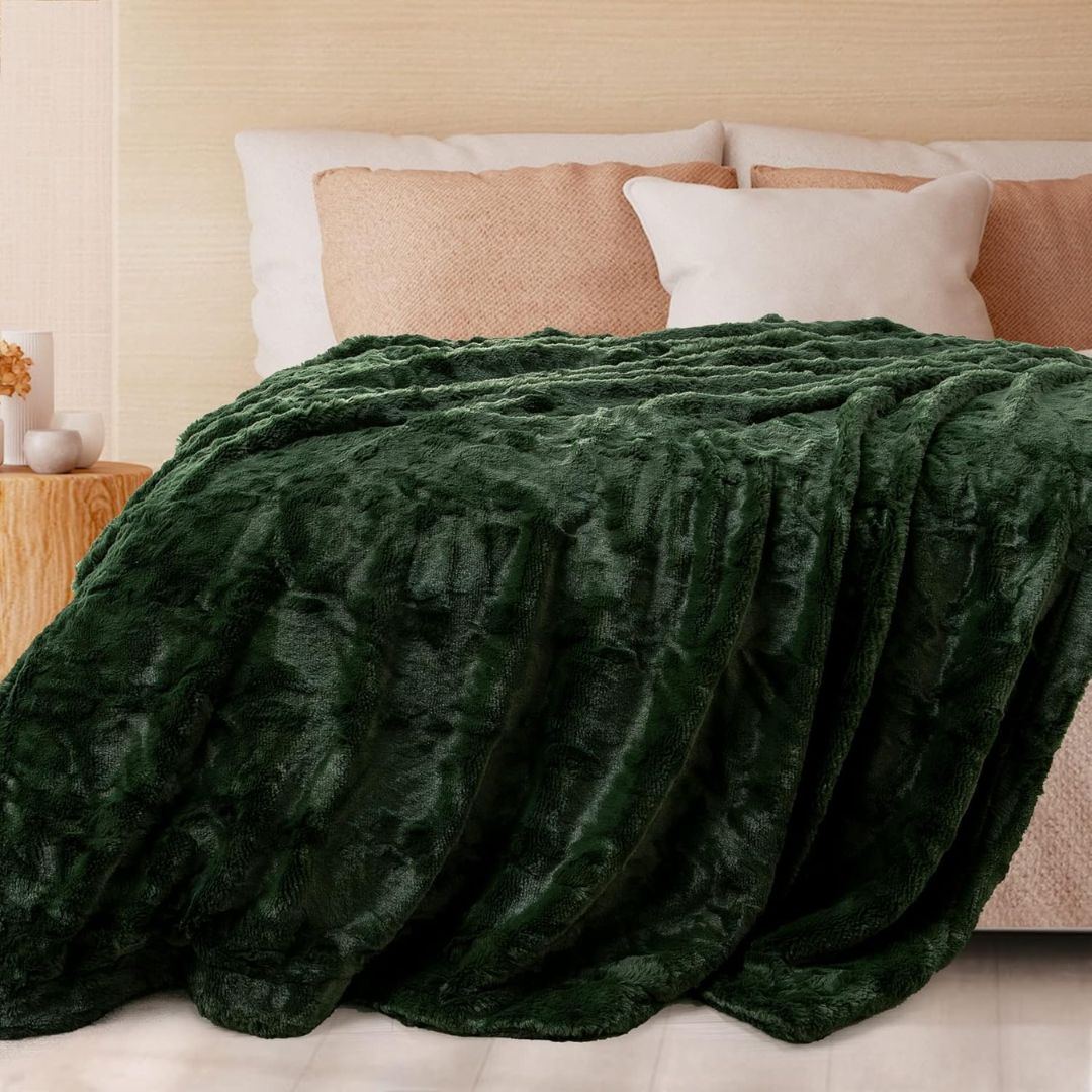 TOONOW Faux Fur Throw Blanket – Soft & Fluffy, Olive Green (Throw) - Image 5